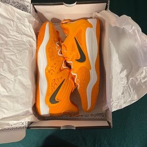 NEW- basketball shoes